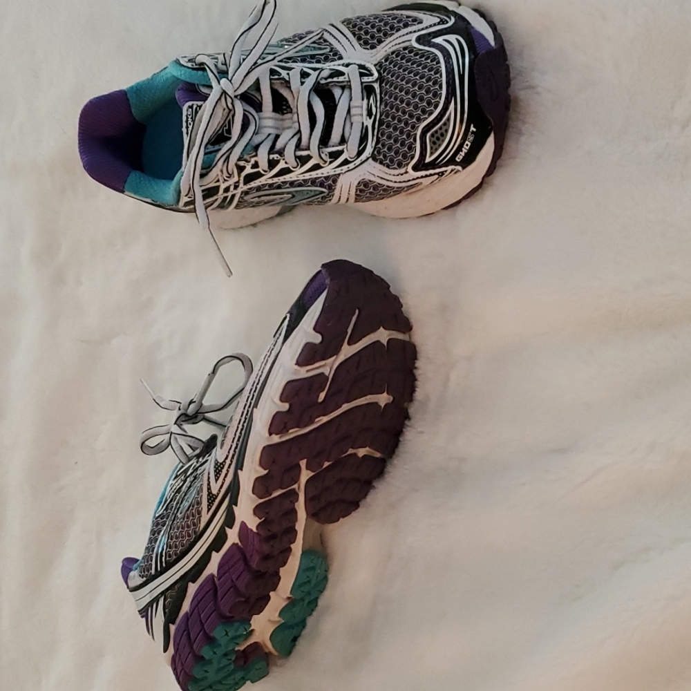 EUC Brooks GHOST running shoes Sz 6 Euro 6.5 - Picture 2 of 9